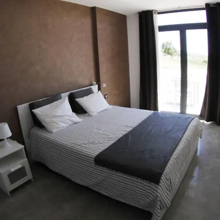 Spacious With Swimming Pool In Vagnas