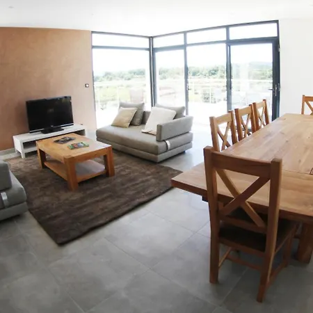 Spacious With Swimming Pool In *