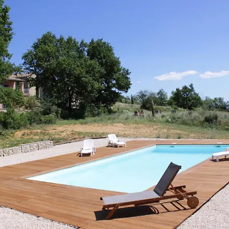 Spacious With Swimming Pool In