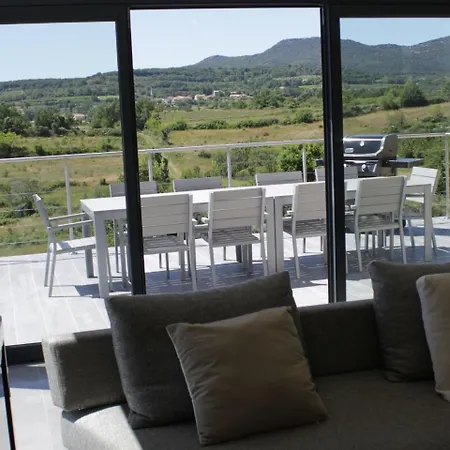 Spacious With Swimming Pool In *
