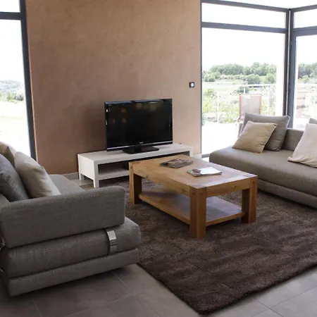 Spacious With Swimming Pool In *