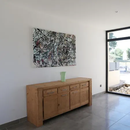 Spacious With Swimming Pool In *