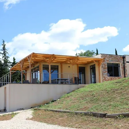 Villa Spacious With Swimming Pool In Vagnas