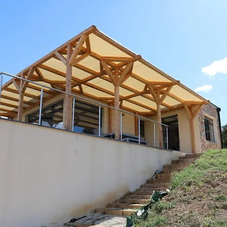 Spacious With Swimming Pool In *